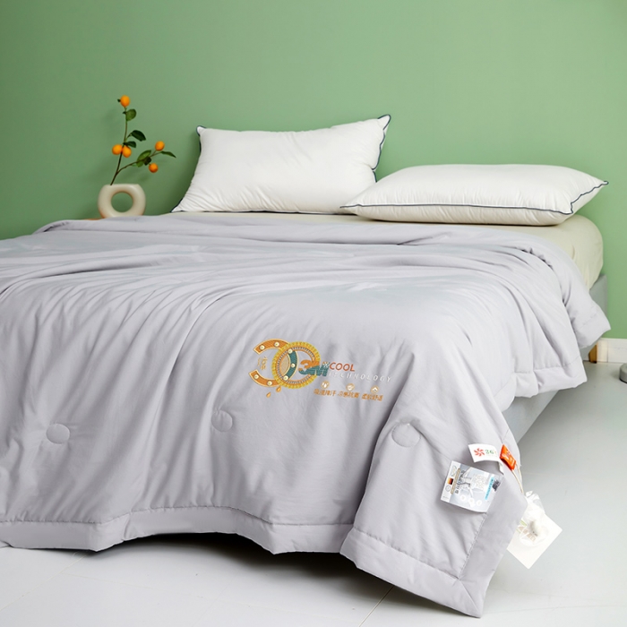 91家纺网 家纺一手货源 找家纺 伊被源 2023新款26℃小凉皮蚕蛹蛋白夏被 月光灰