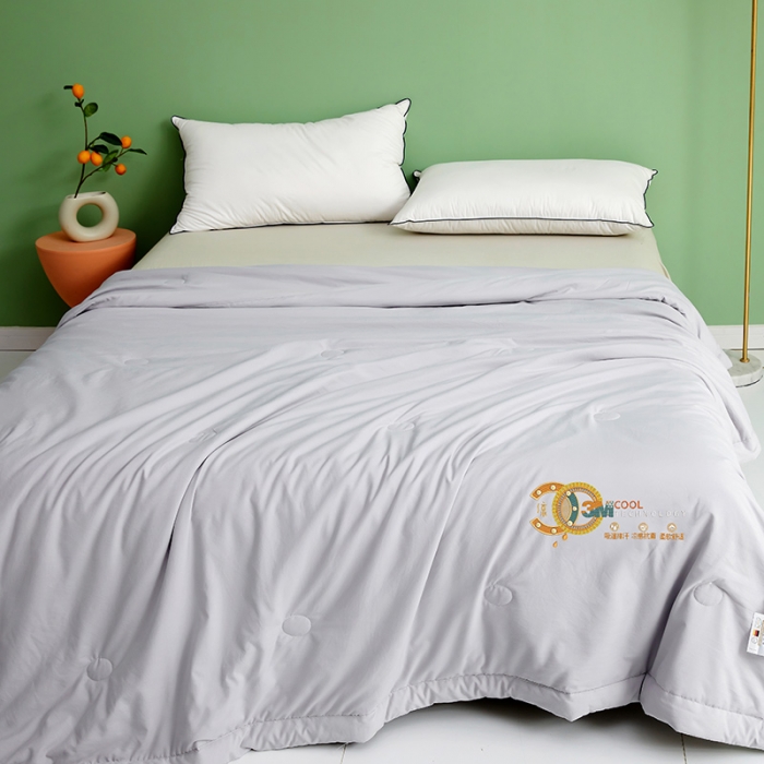 91家纺网 家纺一手货源 找家纺 伊被源 2023新款26℃小凉皮蚕蛹蛋白夏被 月光灰