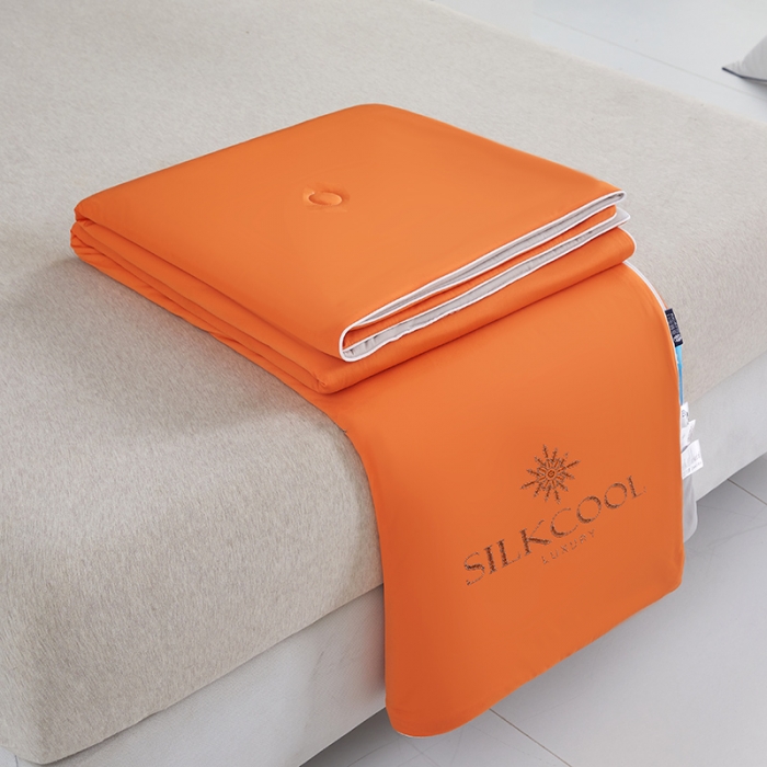 91家纺网 家纺一手货源 找家纺 伊被源 新款弹力凉感丝夏被烫钻包边空调被单人双人夏被礼盒装-缪斯 缪斯-爱玛橙