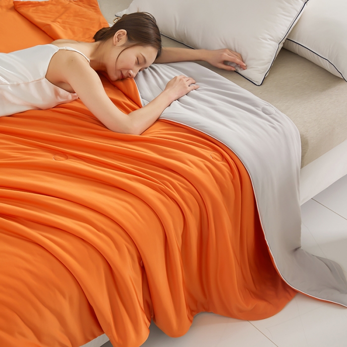 91家纺网 家纺一手货源 找家纺 伊被源 新款弹力凉感丝夏被烫钻包边空调被单人双人夏被礼盒装-缪斯 缪斯-爱玛橙