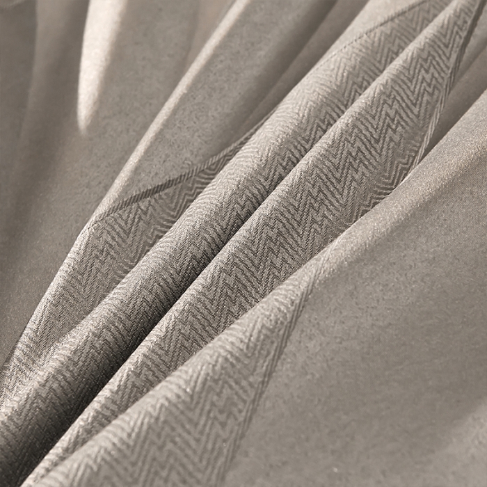 91家纺网 家纺一手货源 找家纺 罗艺轩 2024新款贡缎提花夹棉床裙尊享系列三件套 冰灿银