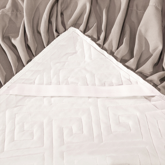 91家纺网 家纺一手货源 找家纺 罗艺轩 2024新款贡缎提花夹棉床裙尊享系列三件套 冰灿银