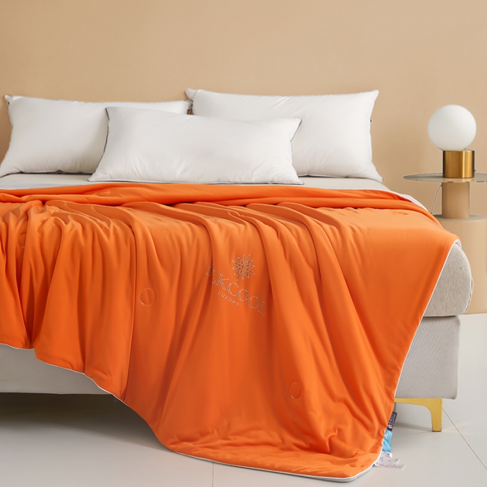 91家纺网 家纺一手货源 找家纺 伊被源 新款弹力凉感丝夏被烫钻包边空调被单人双人夏被礼盒装-缪斯 缪斯-爱玛橙