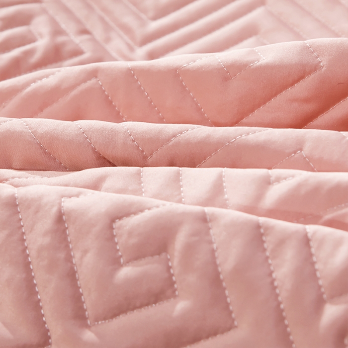 91家纺网 家纺一手货源 找家纺 罗艺轩 2024新款贡缎提花夹棉床裙尊享系列三件套 凝脂玉