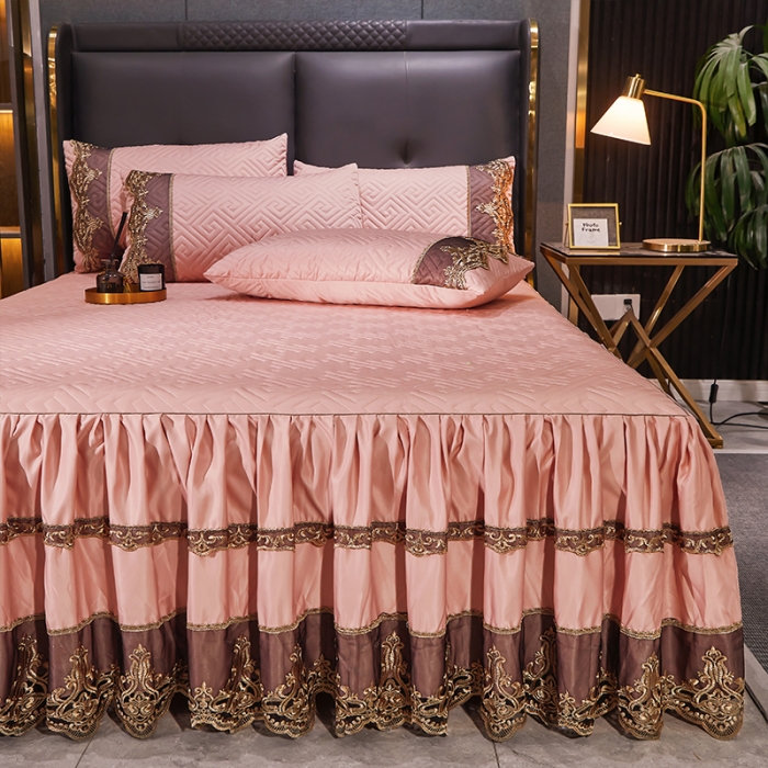 91家纺网 家纺一手货源 找家纺 罗艺轩 2024新款贡缎提花夹棉床裙尊享系列三件套 凝脂玉