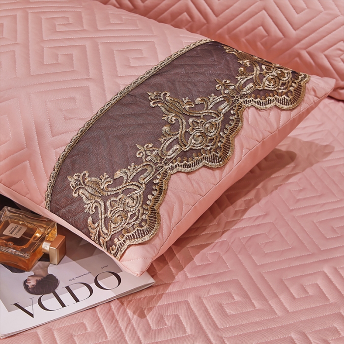 91家纺网 家纺一手货源 找家纺 罗艺轩 2024新款贡缎提花夹棉床裙尊享系列三件套 凝脂玉