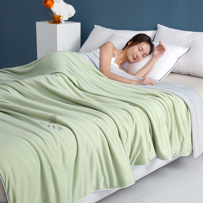 91家纺网 家纺一手货源 找家纺 伊被源 新款弹力凉感丝夏被烫钻包边空调被单人双人夏被礼盒装-缪斯 缪斯-薄荷绿