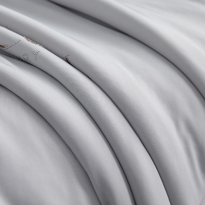 91家纺网 家纺一手货源 找家纺 伊被源 新款弹力凉感丝夏被烫钻包边空调被单人双人夏被礼盒装-缪斯 缪斯-星辰灰