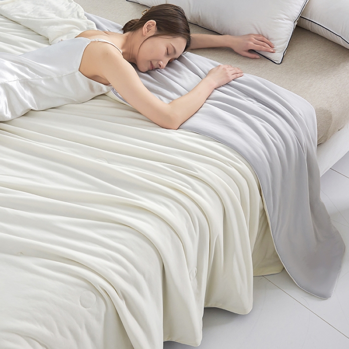 91家纺网 家纺一手货源 找家纺 伊被源 新款弹力凉感丝夏被烫钻包边空调被单人双人夏被礼盒装-缪斯 缪斯-珍珠白