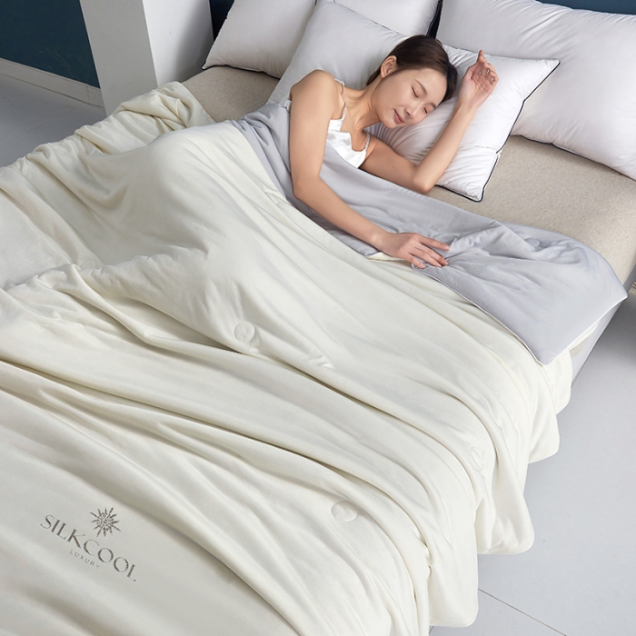 91家纺网 家纺一手货源 找家纺 伊被源 新款弹力凉感丝夏被烫钻包边空调被单人双人夏被礼盒装-缪斯 缪斯-珍珠白