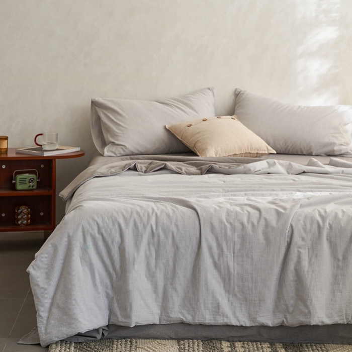 91家纺网 家纺一手货源 找家纺 2024新款A类全棉色织水洗棉夏被（夏被四件套） 沙杏灰细条纹