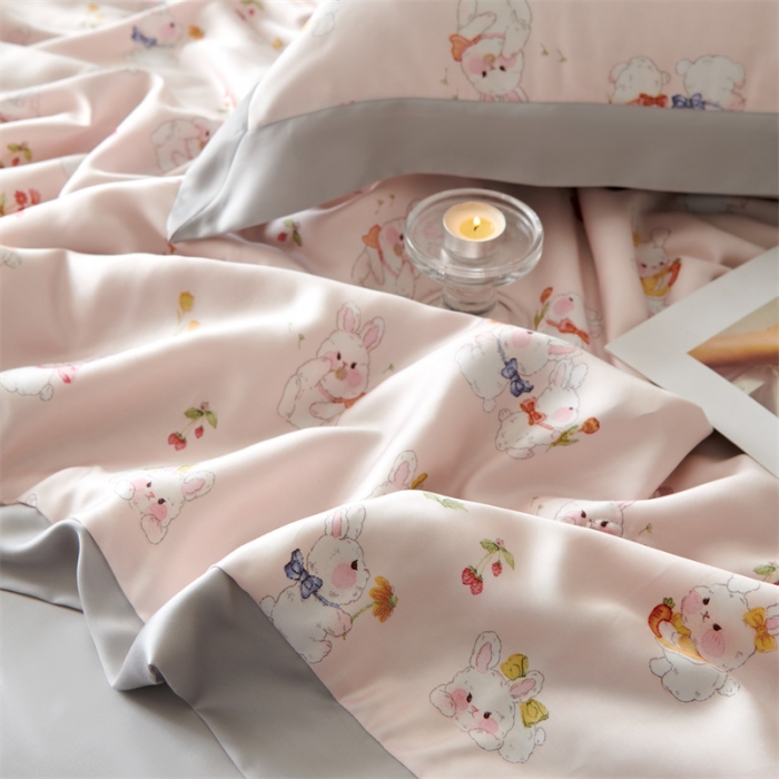 91家纺网 家纺一手货源 找家纺 2023新款印花天丝夏被四件套 萌兔 粉