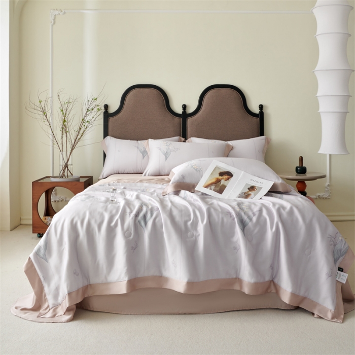 91家纺网 家纺一手货源 找家纺 2023新款印花天丝夏被四件套 暮雨