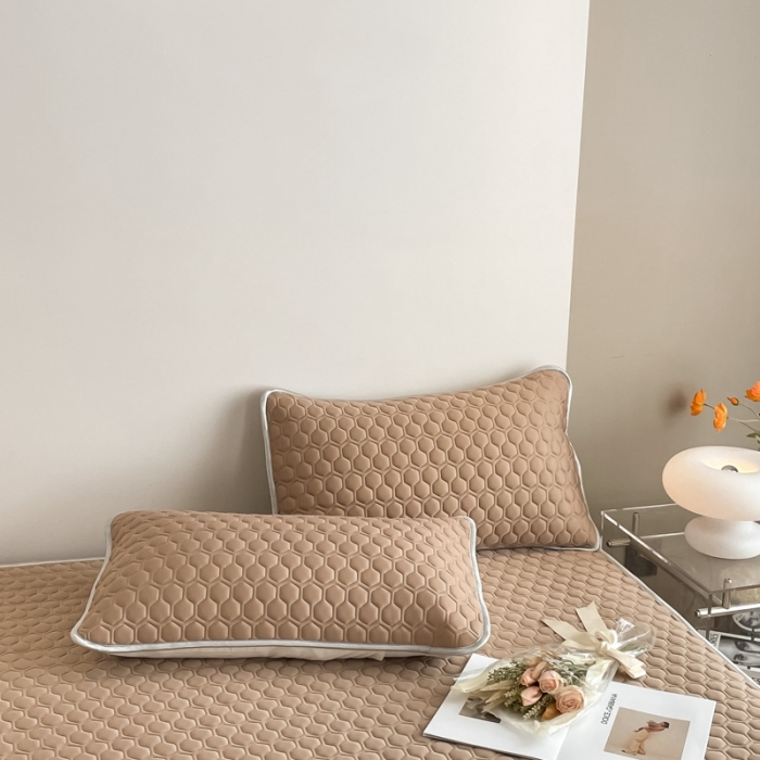 91家纺网 家纺一手货源 找家纺 欧邦  新款纯色凉感丝乳胶床笠款夏被四件套 蜜茶色