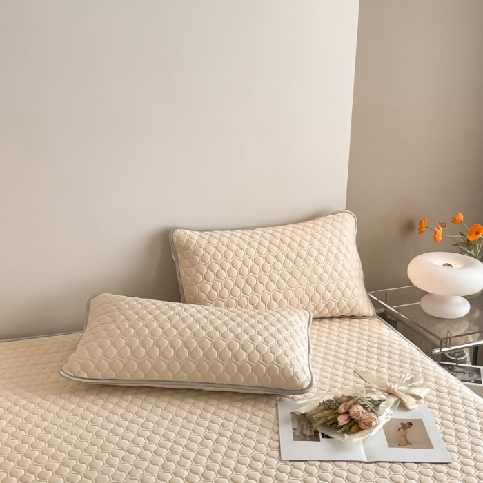 91家纺网 家纺一手货源 找家纺 欧邦  新款纯色凉感丝乳胶床笠款夏被四件套 杏色