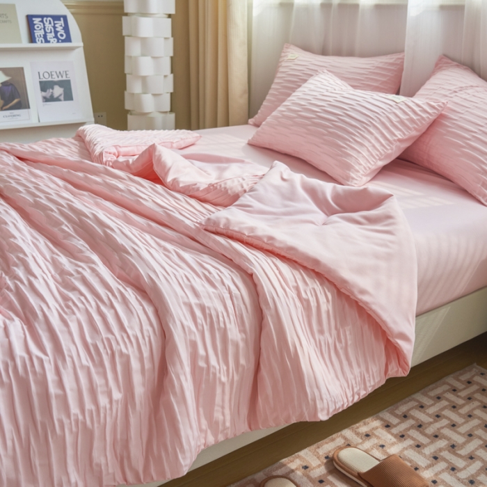 91家纺网 家纺一手货源 找家纺 畅销被业2024新款直播爆款泡泡纱夏被夏凉被空调被四件套 浅粉色