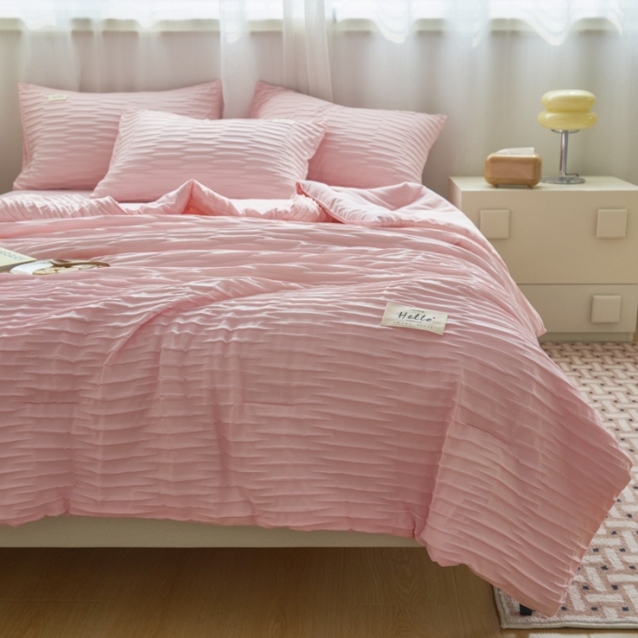 91家纺网 家纺一手货源 找家纺 畅销被业2024新款直播爆款泡泡纱夏被夏凉被空调被四件套 浅粉色