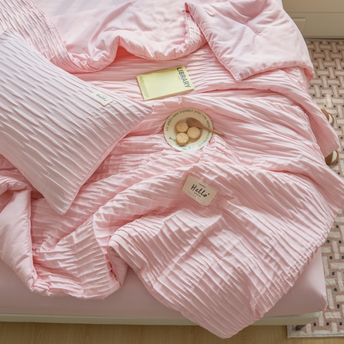 91家纺网 家纺一手货源 找家纺 畅销被业2024新款直播爆款泡泡纱夏被夏凉被空调被四件套 浅粉色