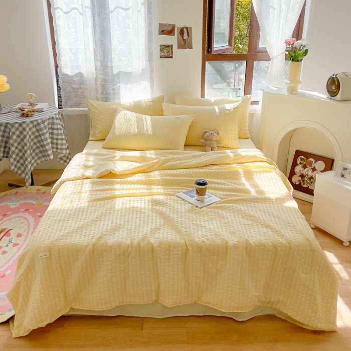 91家纺网 家纺一手货源 找家纺 赫本家纺2025新款泡泡纱夏被 夏被四件套 嫩黄