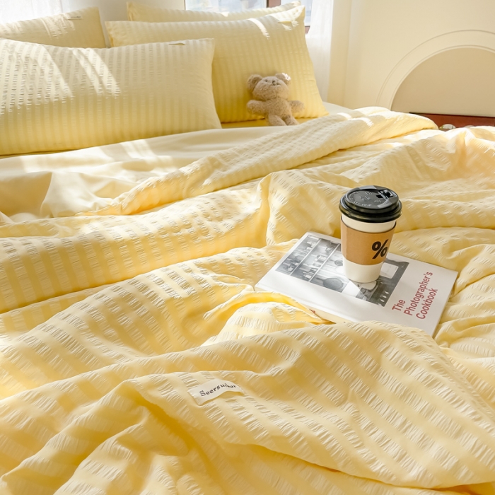 91家纺网 家纺一手货源 找家纺 赫本家纺2025新款泡泡纱夏被 夏被四件套 嫩黄