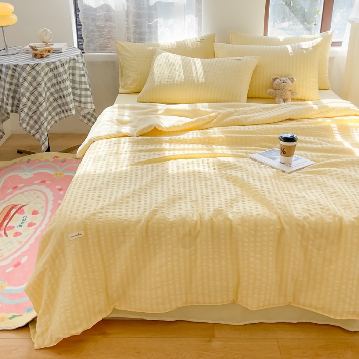 91家纺网 家纺一手货源 找家纺 赫本家纺2025新款泡泡纱夏被 夏被四件套 嫩黄