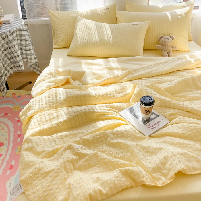 91家纺网 家纺一手货源 找家纺 赫本家纺2025新款泡泡纱夏被 夏被四件套 嫩黄