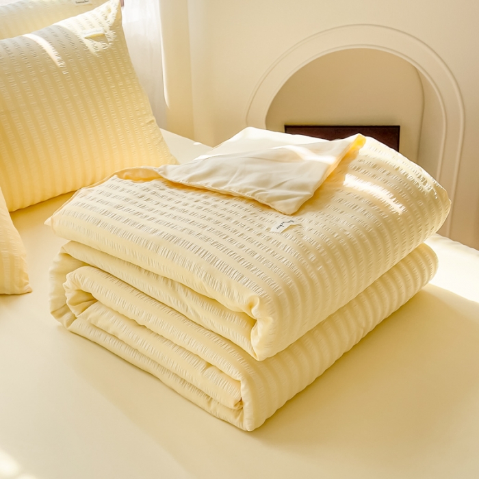 91家纺网 家纺一手货源 找家纺 赫本家纺2025新款泡泡纱夏被 夏被四件套 嫩黄