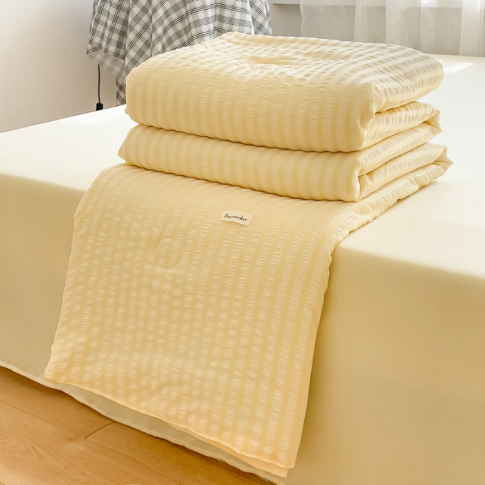 91家纺网 家纺一手货源 找家纺 赫本家纺2025新款泡泡纱夏被 夏被四件套 嫩黄