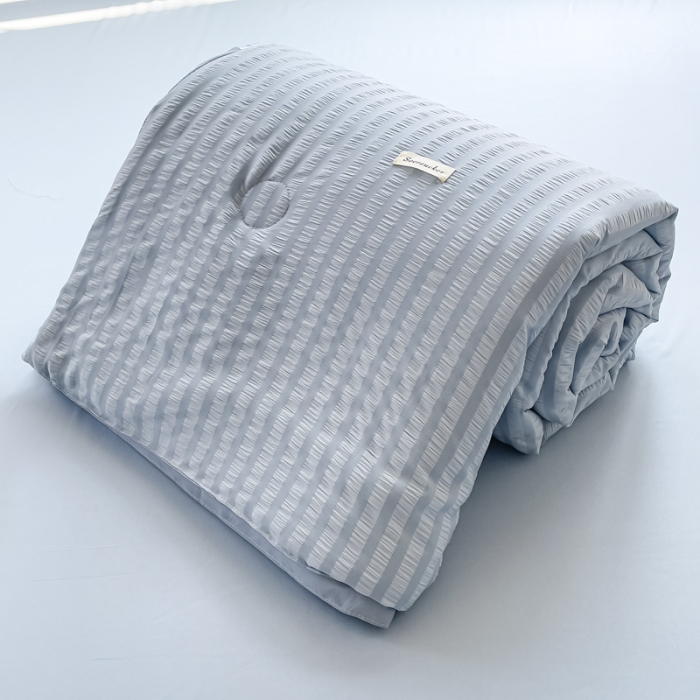 91家纺网 家纺一手货源 找家纺 赫本家纺2025新款泡泡纱夏被 夏被四件套 微蓝