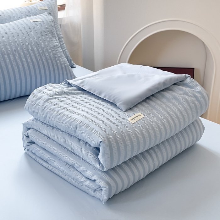 91家纺网 家纺一手货源 找家纺 赫本家纺2025新款泡泡纱夏被 夏被四件套 微蓝