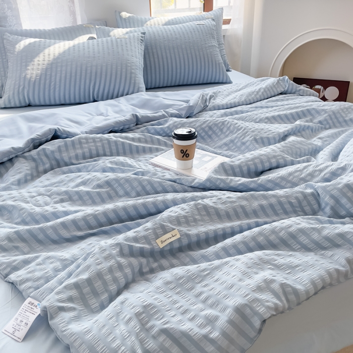 91家纺网 家纺一手货源 找家纺 赫本家纺2025新款泡泡纱夏被 夏被四件套 微蓝