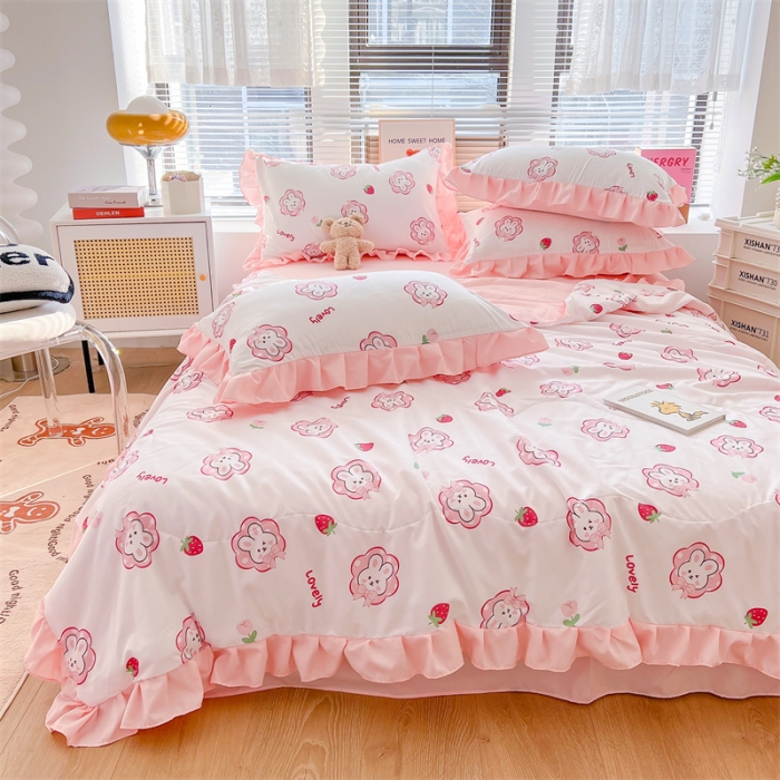 91家纺网 家纺一手货源 找家纺 2025新款吾欢心糯小棉韩版花边夏被四件套 草莓兔