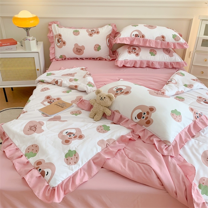 91家纺网 家纺一手货源 找家纺 2025新款吾欢心糯小棉韩版花边夏被四件套 草莓熊