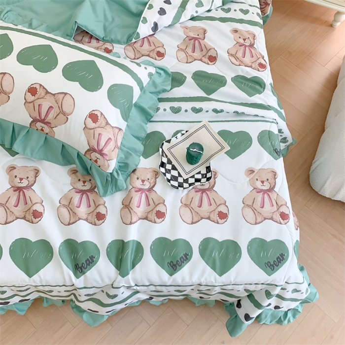 91家纺网 家纺一手货源 找家纺 2025新款吾欢心糯小棉韩版花边夏被四件套 芬迪熊