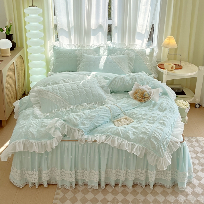 91家纺网 家纺一手货源 找家纺 罗艺轩 2024新款 泡泡纱夹棉床裙白雪公主系列四件套 天空蓝