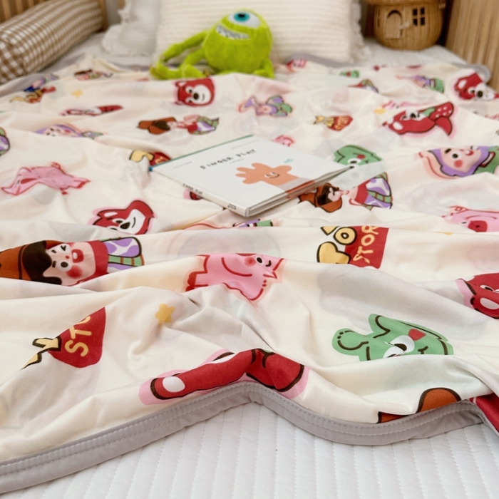 91家纺网 家纺一手货源 找家纺 星期八 2023新款 迪斯尼凉感毯 Q版巴斯