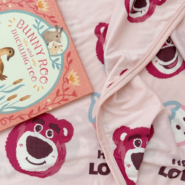 91家纺网 家纺一手货源 找家纺 星期八 2023新款 迪斯尼凉感毯 草莓熊