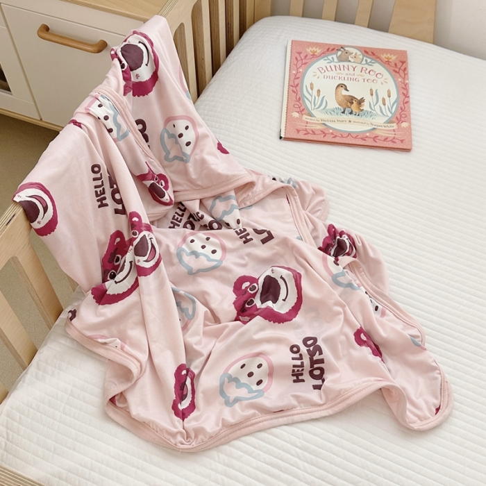 91家纺网 家纺一手货源 找家纺 星期八 2023新款 迪斯尼凉感毯 草莓熊