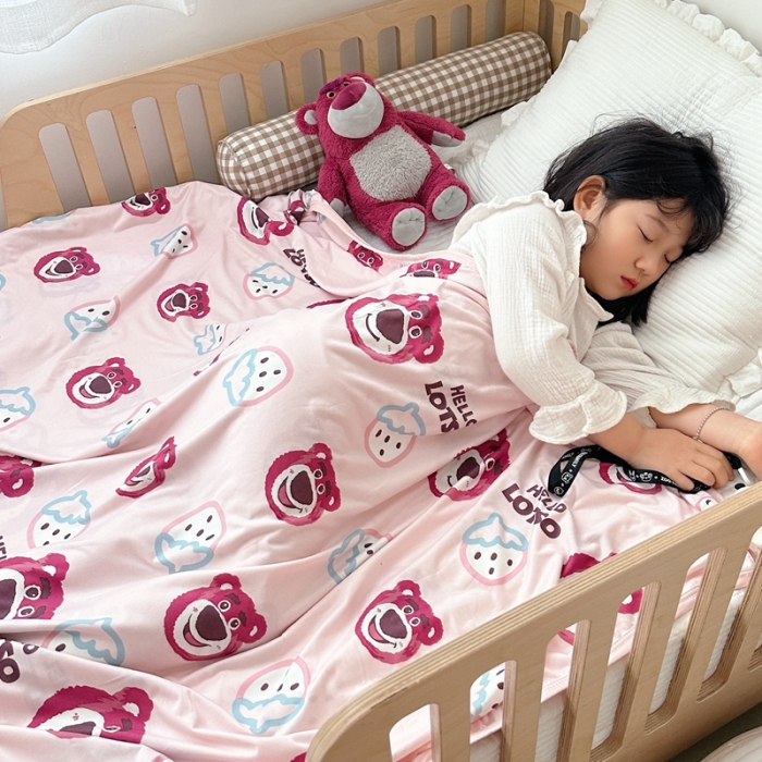 91家纺网 家纺一手货源 找家纺 星期八 2023新款 迪斯尼凉感毯 草莓熊