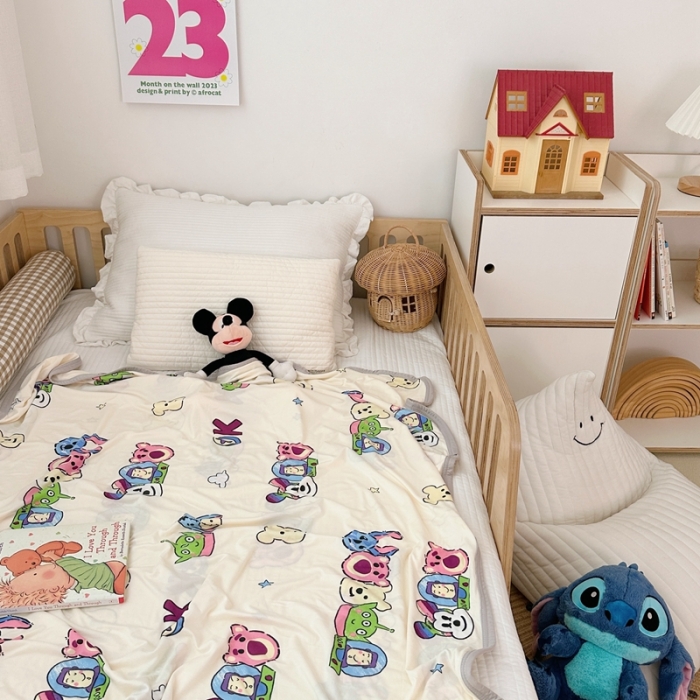 91家纺网 家纺一手货源 找家纺 星期八 2023新款 迪斯尼凉感毯 维尼乐园