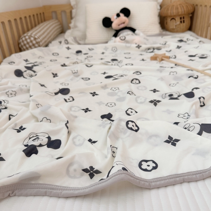 91家纺网 家纺一手货源 找家纺 星期八 2023新款 迪斯尼凉感毯 字母米奇