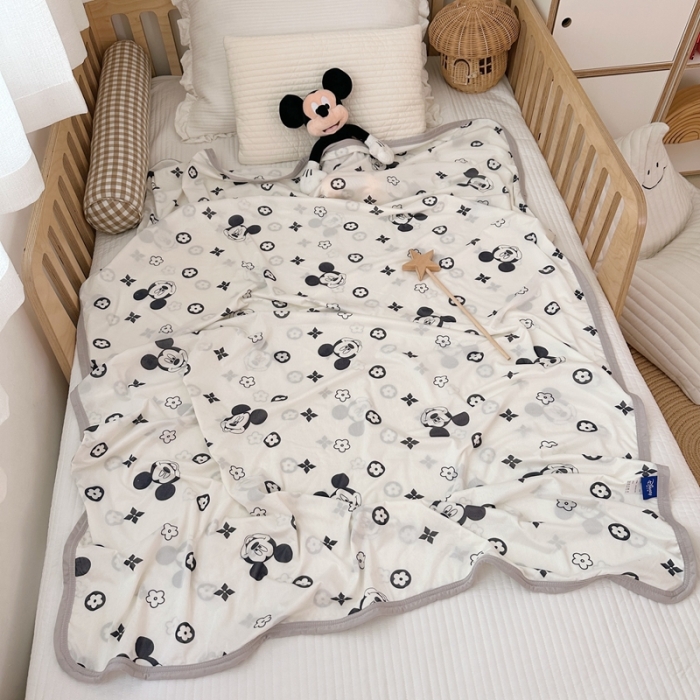 91家纺网 家纺一手货源 找家纺 星期八 2023新款 迪斯尼凉感毯 字母米奇