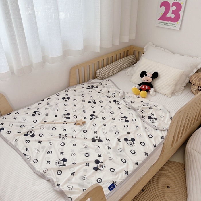 91家纺网 家纺一手货源 找家纺 星期八 2023新款 迪斯尼凉感毯 字母米奇