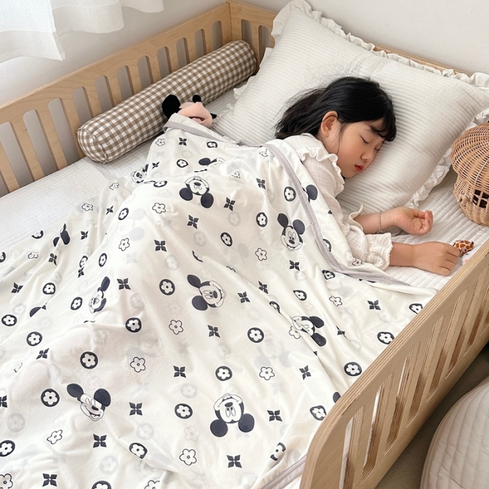 91家纺网 家纺一手货源 找家纺 星期八 2023新款 迪斯尼凉感毯 字母米奇