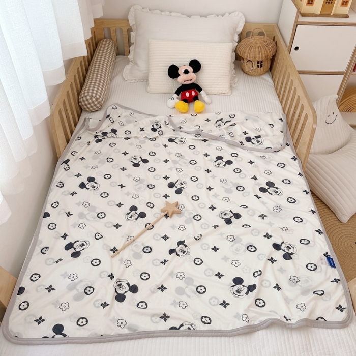 91家纺网 家纺一手货源 找家纺 星期八 2023新款 迪斯尼凉感毯 字母米奇