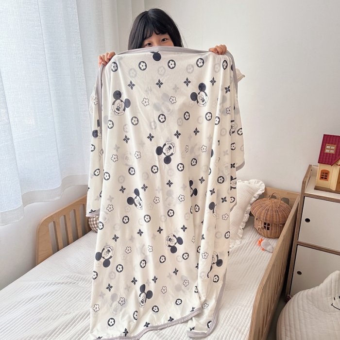 91家纺网 家纺一手货源 找家纺 星期八 2023新款 迪斯尼凉感毯 字母米奇