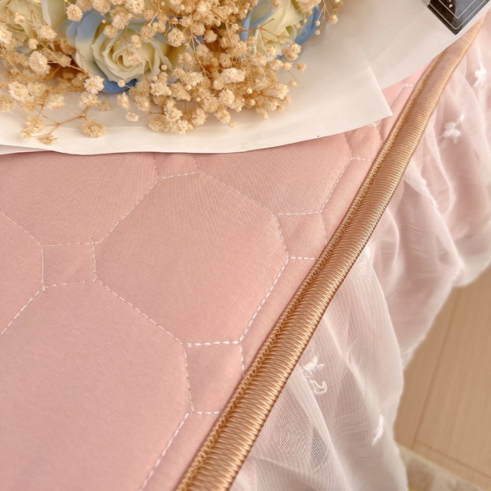 91家纺网 家纺一手货源 找家纺 罗艺轩 2024新款 泡泡纱夹棉床裙白雪公主系列 美人玉