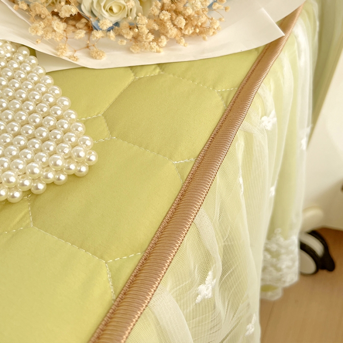 91家纺网 家纺一手货源 找家纺 罗艺轩 2024新款 泡泡纱夹棉床裙白雪公主系列 青草绿