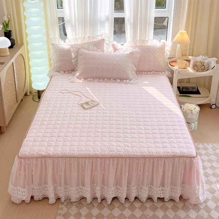 91家纺网 家纺一手货源 找家纺 罗艺轩 2024新款 泡泡纱夹棉床裙白雪公主系列 少女粉