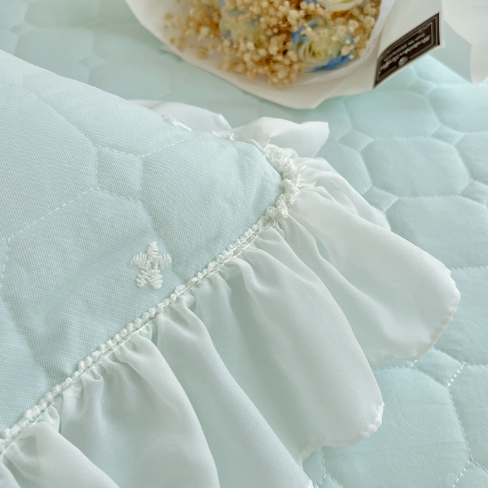 91家纺网 家纺一手货源 找家纺 罗艺轩 2024新款 泡泡纱夹棉床裙白雪公主系列 天空蓝